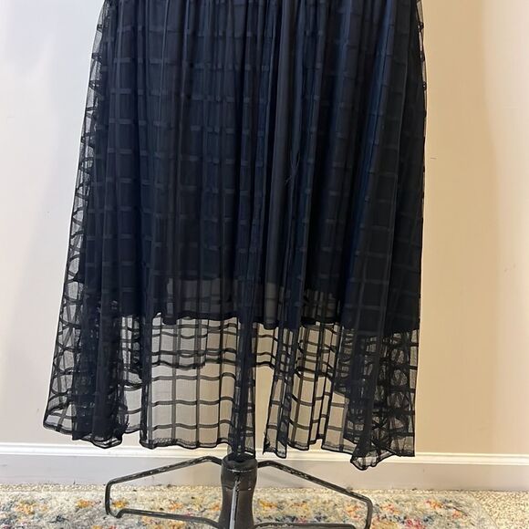 Veeca Black Sheer Crinkle Skirt Dress with Cap Sleeves - Size Small - Picture 6 of 14